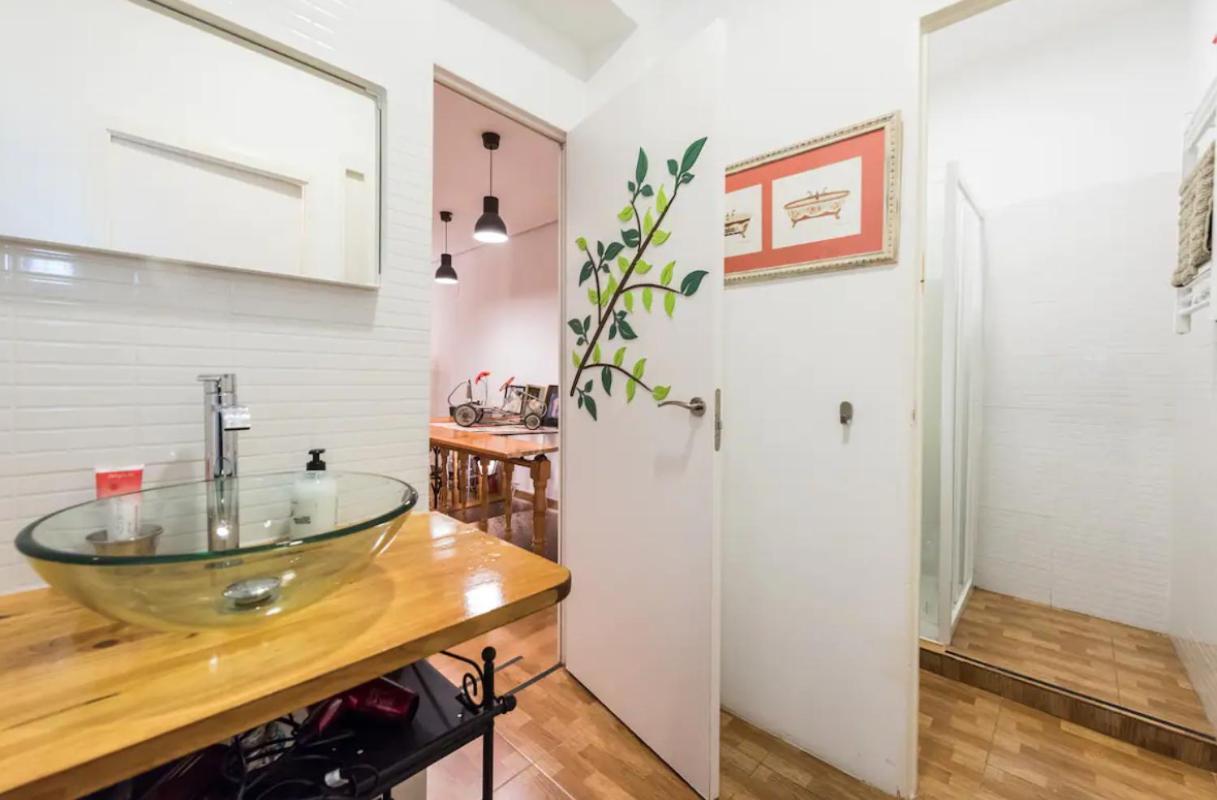 Encomienda Guest House Мадрид Екстериор снимка