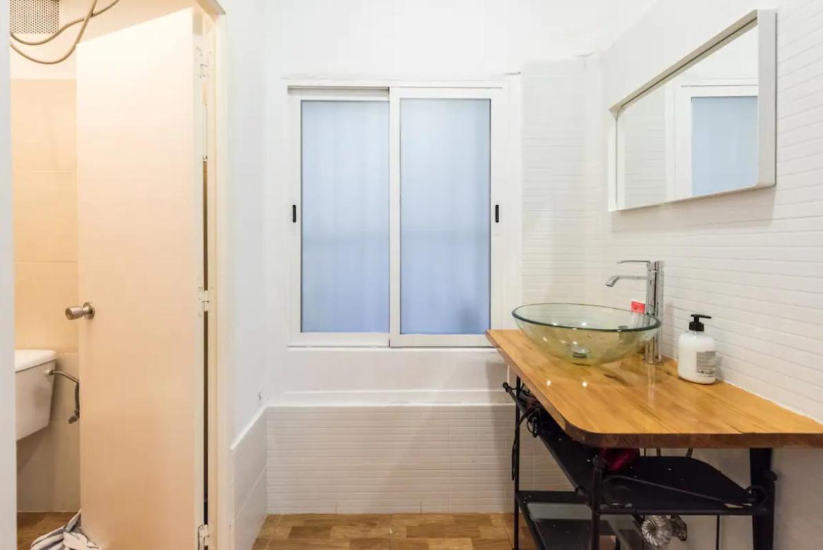 Encomienda Guest House Мадрид Екстериор снимка