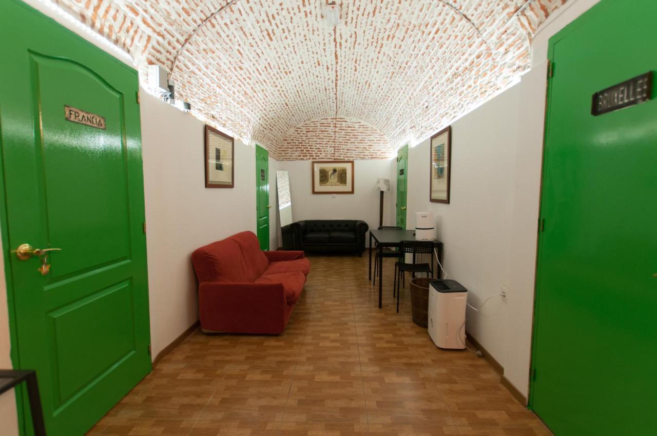 Encomienda Guest House Мадрид Екстериор снимка