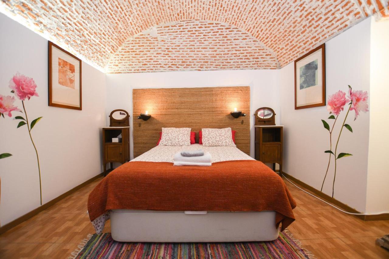 Encomienda Guest House Мадрид Екстериор снимка