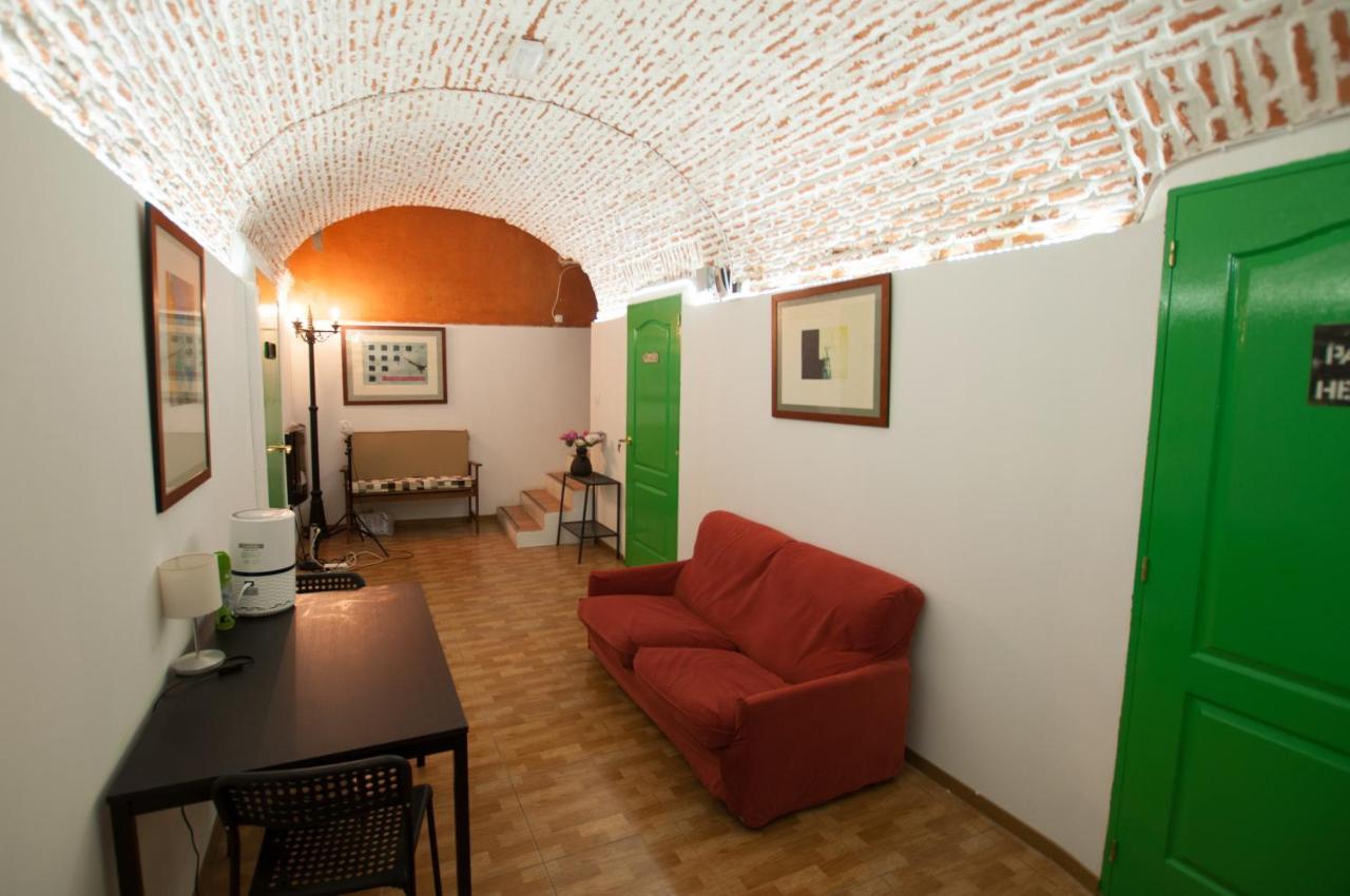Encomienda Guest House Мадрид Екстериор снимка
